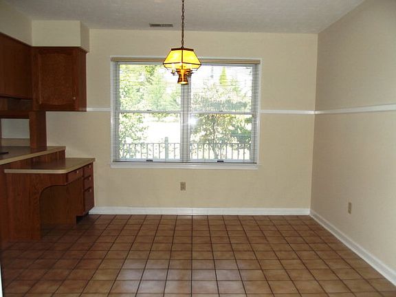 2nd image of 3166 Pin Oak Dr