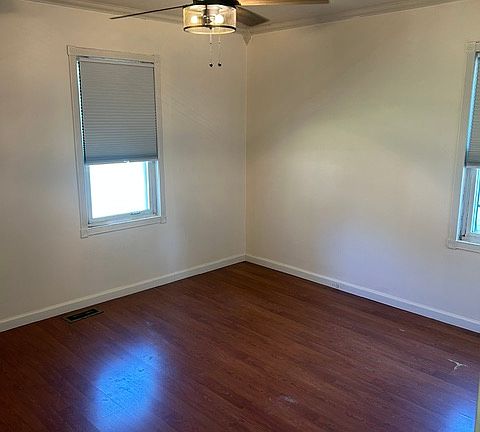 4th image of 810 Drury Ln