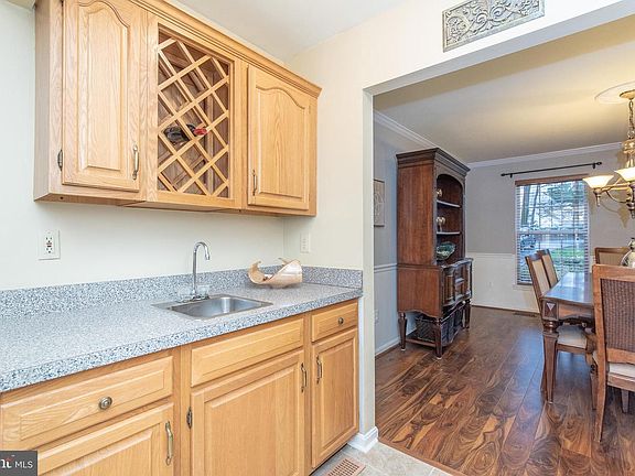 5th image of 712 Pheasant Dr