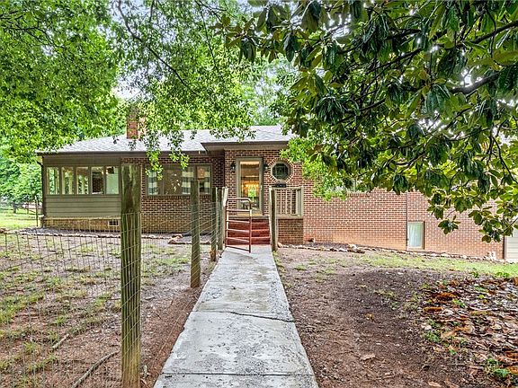 2nd image of 226 Pleasant Hill Drive