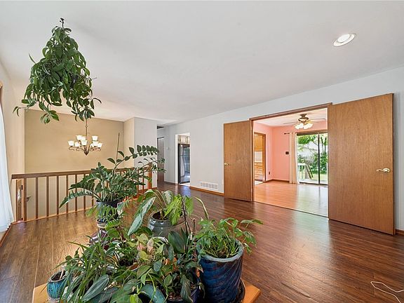 3rd image of 114 Fairview Dr