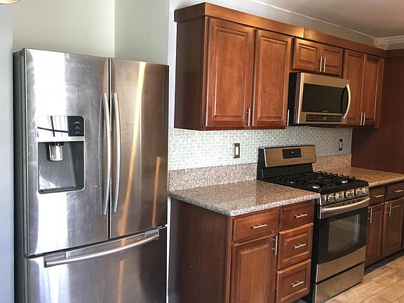 4th image of 1252 Hilltop Dr