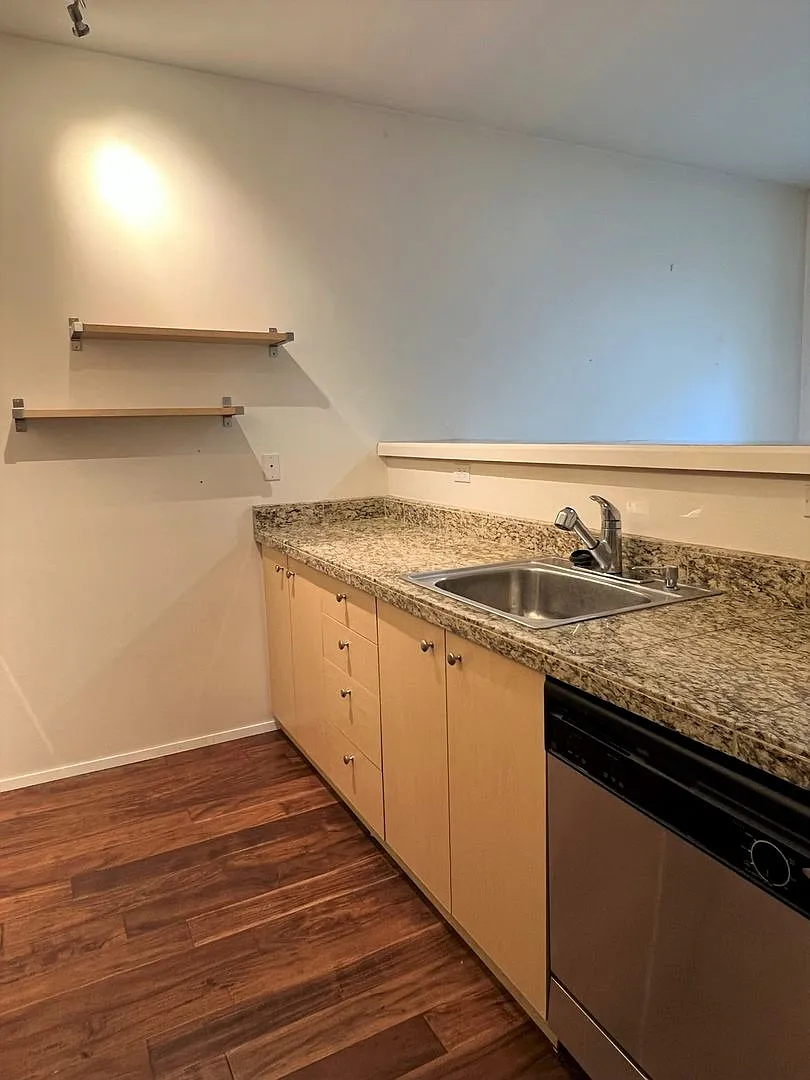 Prime West Seattle Location! Available Now! — Photo 4