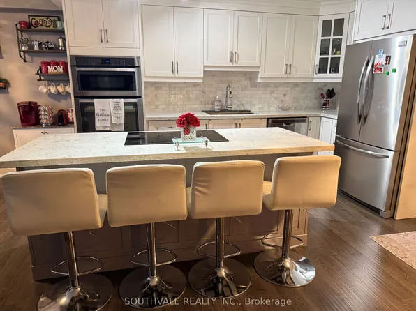 1210 Radom St #601, Pickering, ON L1W 2Z3