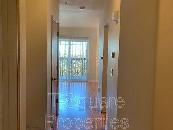 4th image of 15815 Admiralty Way APT C1