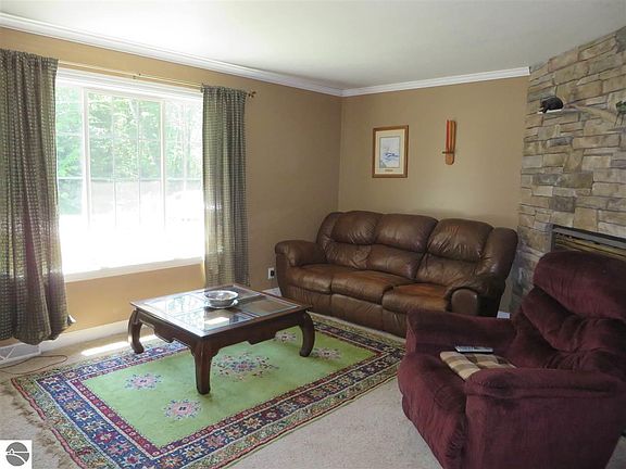 4th image of 6623 Forest Dr