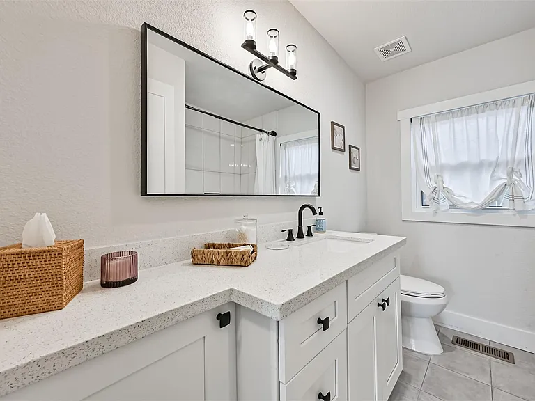 1615 Avenue L — Photo 30