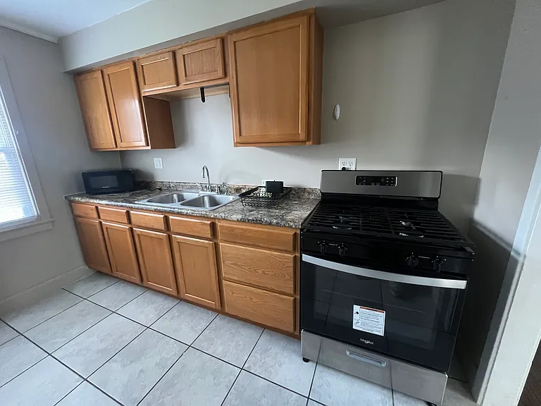 1759-1761 Huron Rd SE — Photo 5