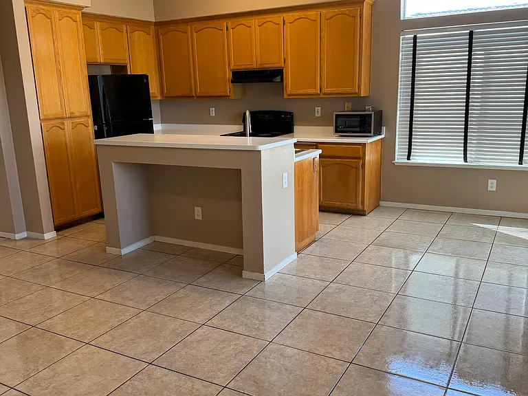 1012 Zumstein Dr — Photo 3