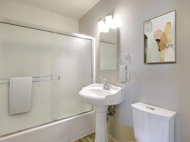 2x1 Bathroom 2x1 Bathroom