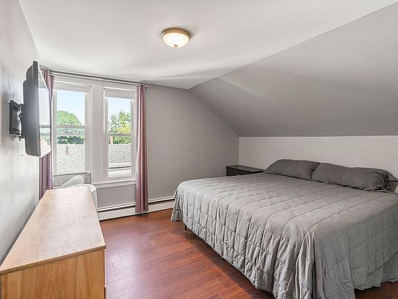 5th image of 109 Woodford St Floor 3