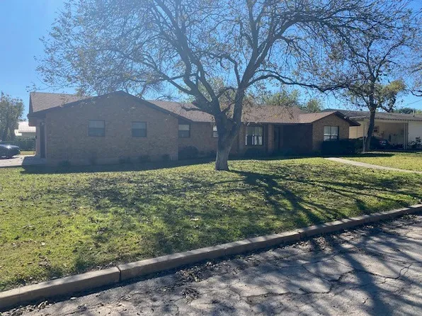 1001 W Storey St, San Saba, TX 76877