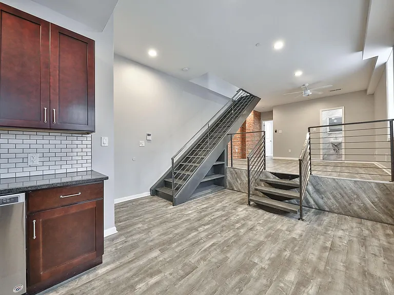 400 W Penn St #2 — Photo 9