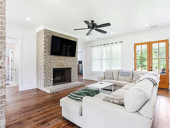 4th image of 75121 Emerywood Dr