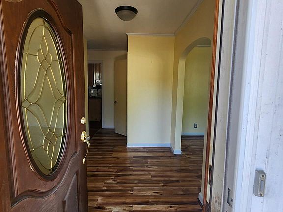 3rd image of 120 Woodland Rd