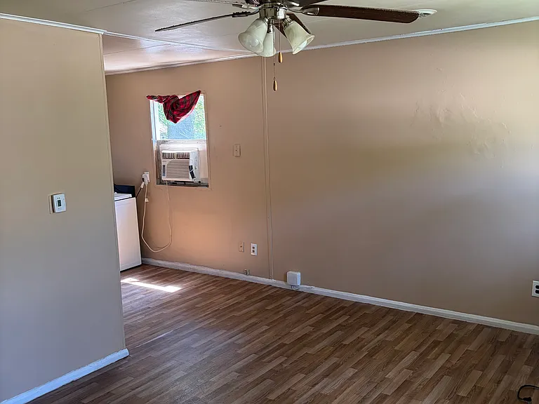 2229 Warrick St — Photo 4