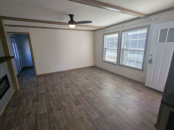 5th image of 307 Green Oak Dr