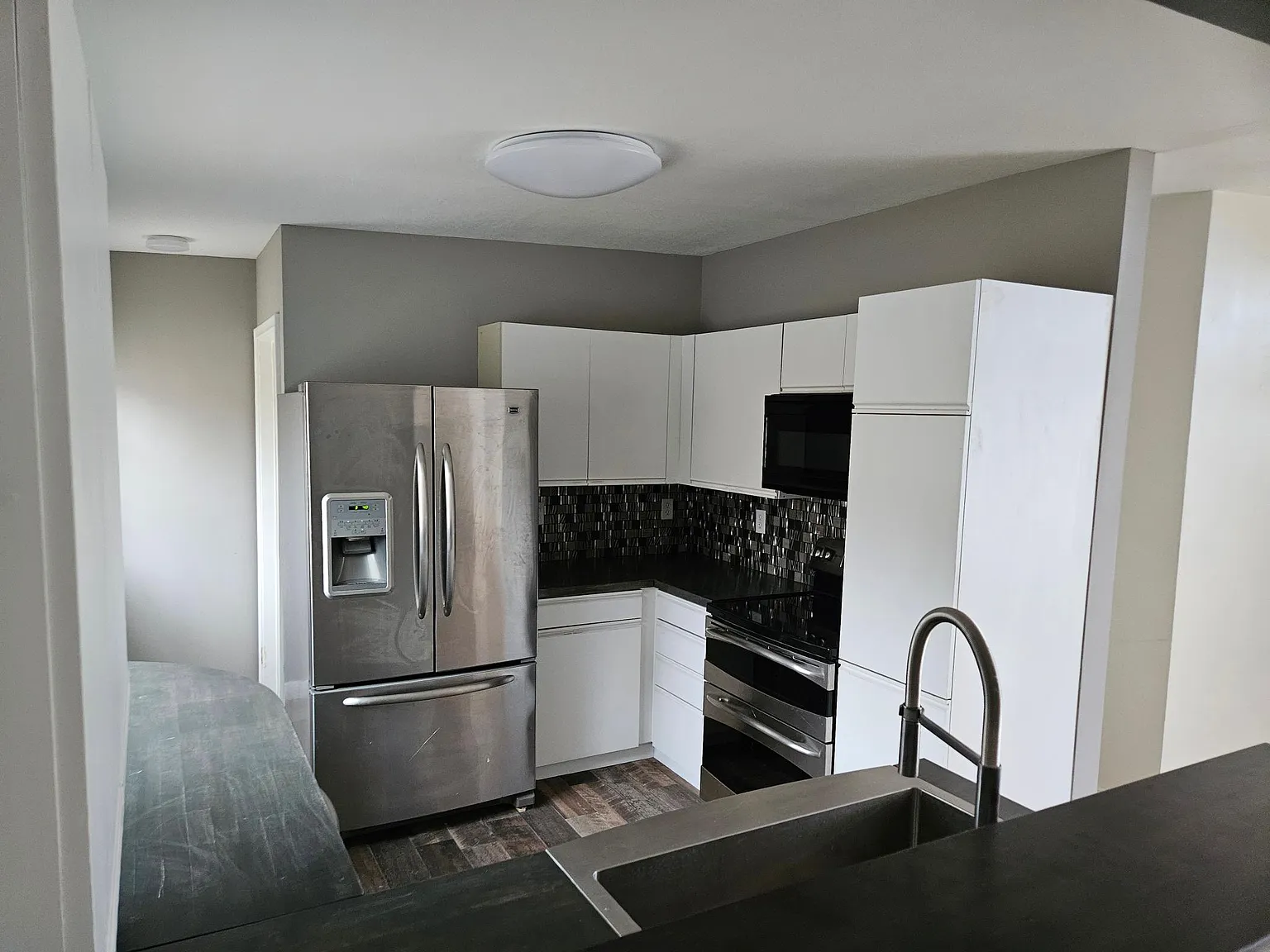 2 bed, 1912 sqft, $1,700 — Photo 1