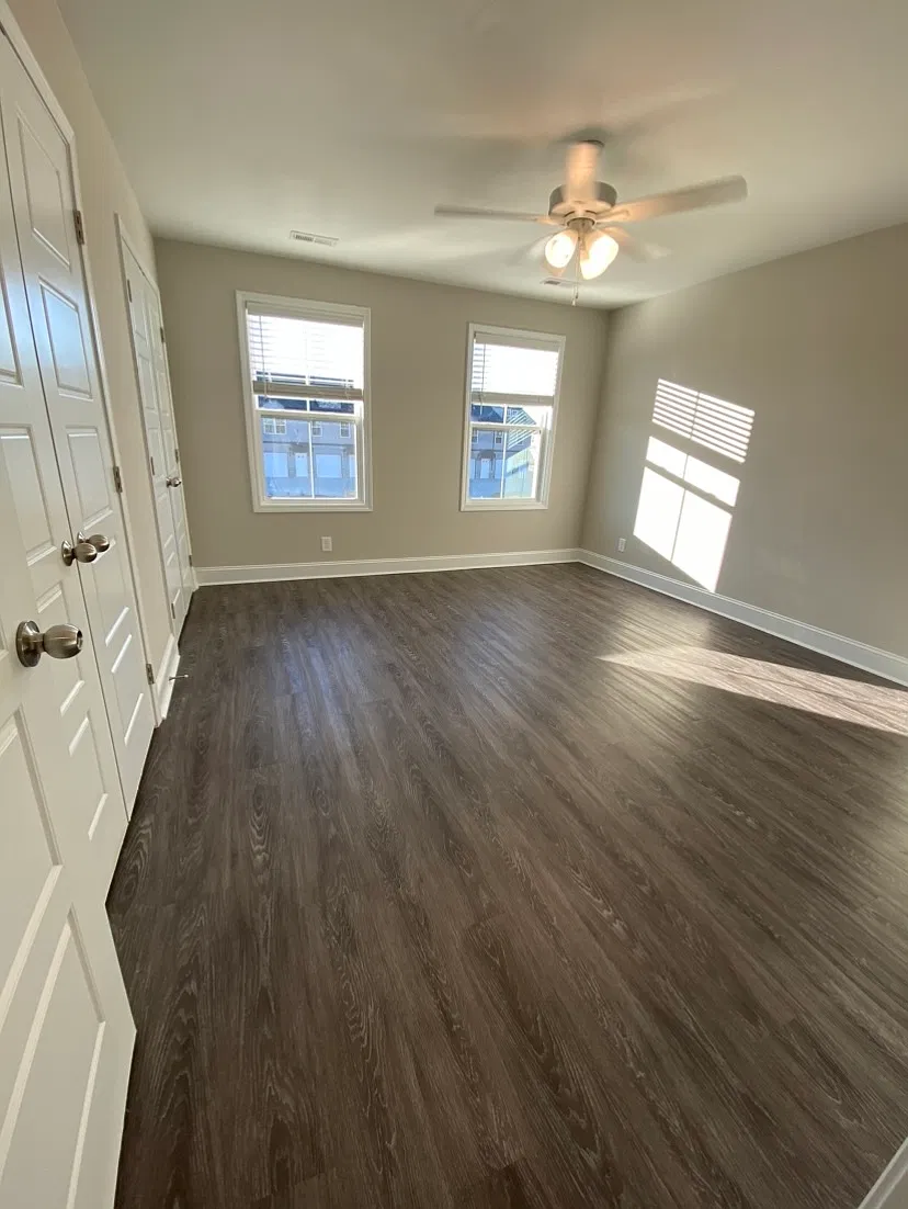 1039 Glenkirk Drive - A — Photo 3