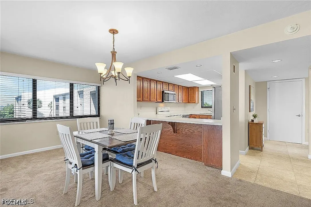 2 bed, 2.0 bath, 1143 sqft, $5,500 — Photo 2