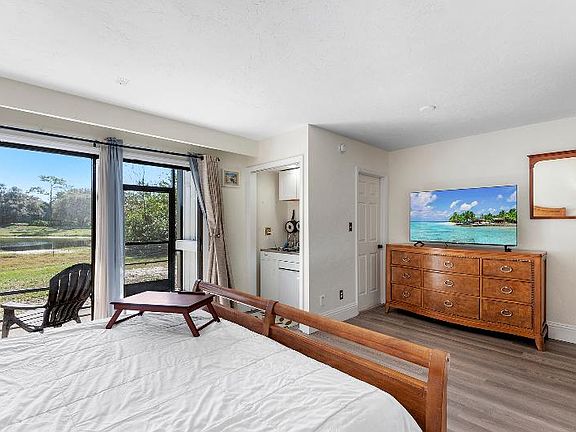 4th image of 5062 Sherwood Ln