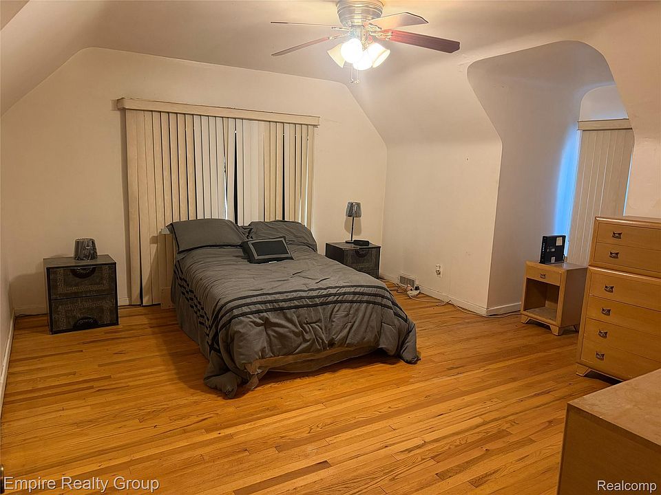 1260 Strathcona Dr, photo 22