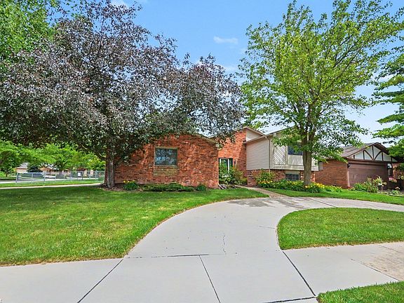 4th image of 38258 Luxbury Ct