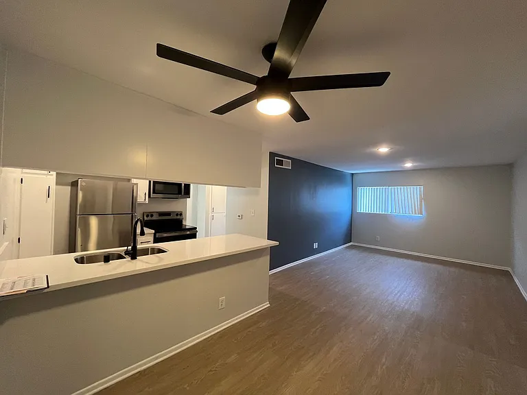 951 S. Oxford Ave. — Photo 103