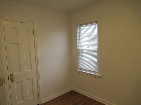 3rd image of 1616 Douglas Rd