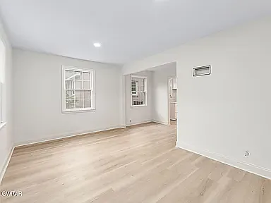 402 Edgewood St — Photo 2