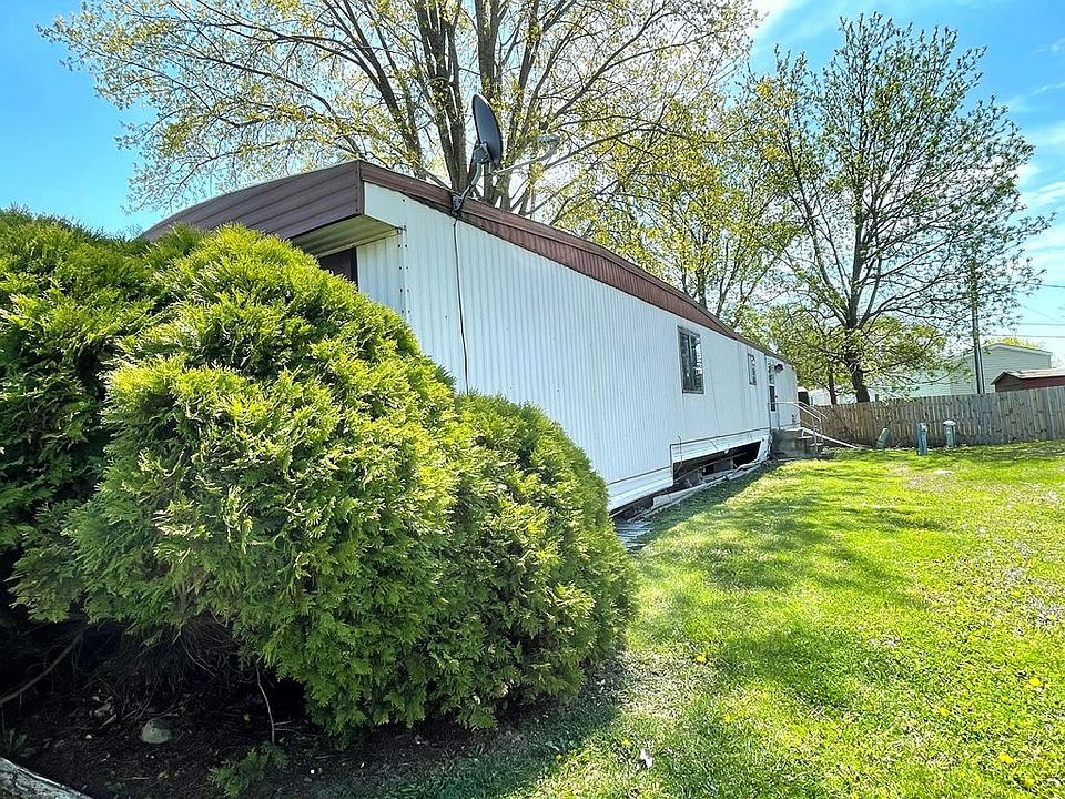 2nd image of 588 Colleen Dr