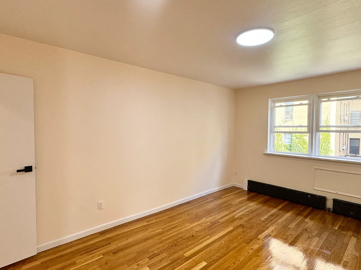 3 bed, 1.5 bath, 1200 sqft, $3,600 — Photo 4