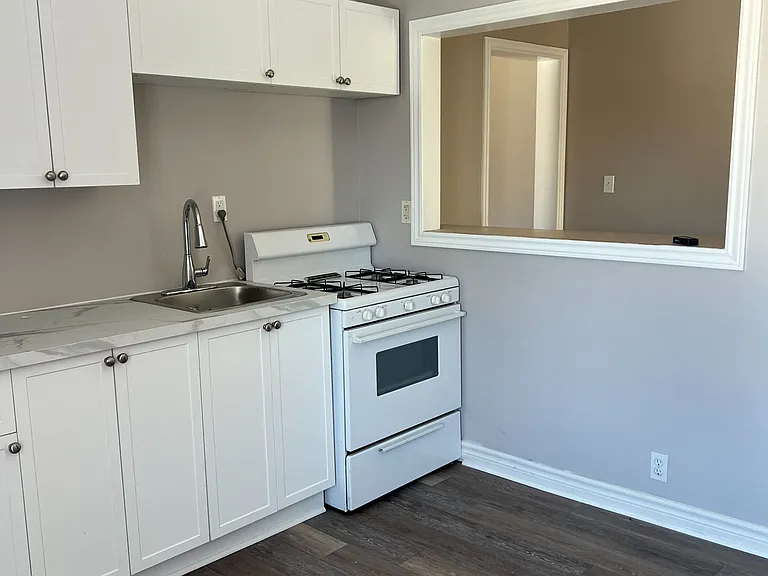 730 Simcoe St S #5 — Photo 5