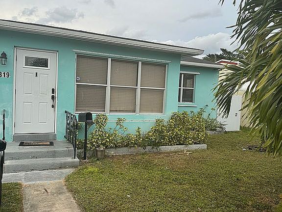 5th image of 2319 Taft St