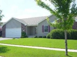 160 Ashwood Dr, Sycamore, IL 60178