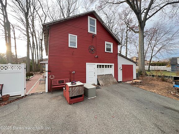 4th image of 434 Huguenot Ave