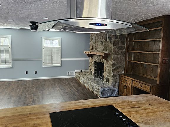 4th image of 135 Longview Rd