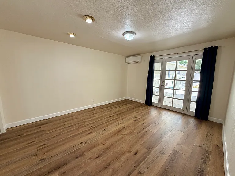 4550 Murietta Ave — Photo 17
