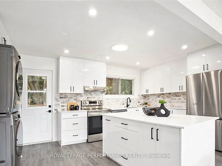 33 Majestic Dr — Photo 9