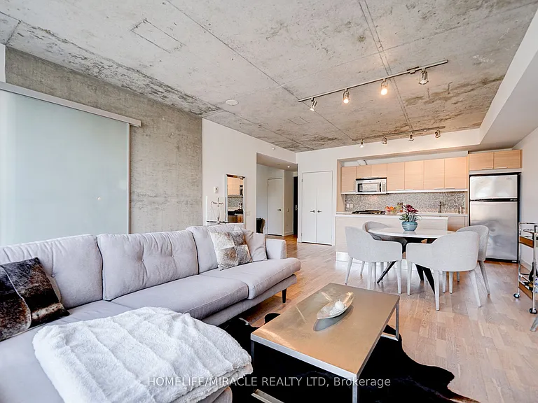 25 Oxley St #701 — Photo 29