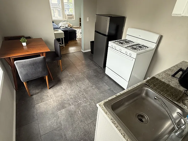302 N Spring Ave #3 — Photo 2