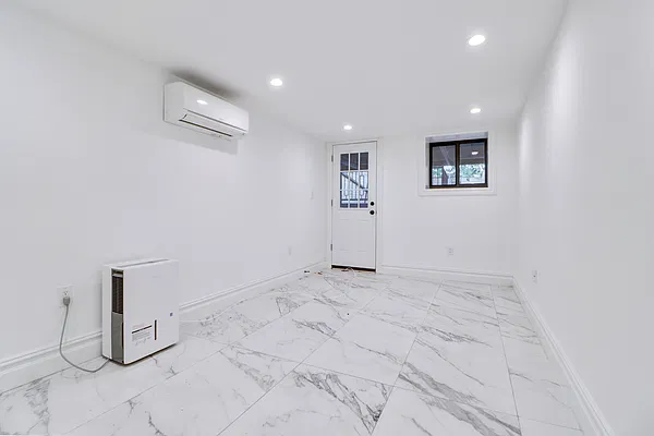 Rented by New York Realty Minimax Inc | media 15
