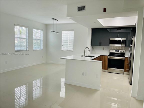 3rd image of 8814 W Flagler St #259