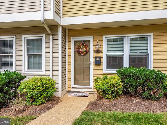 Located just a few blocks from Historic District