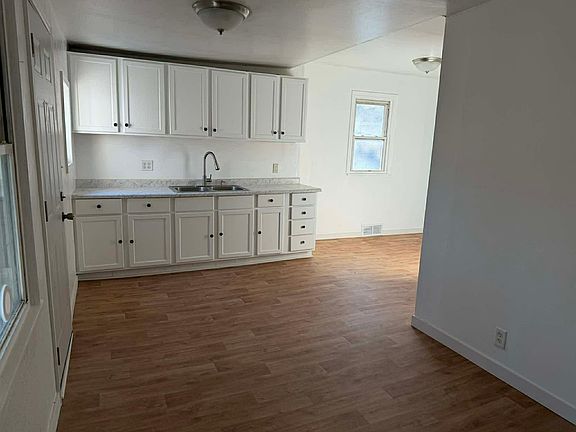 5th image of 351 Maryland Ave E