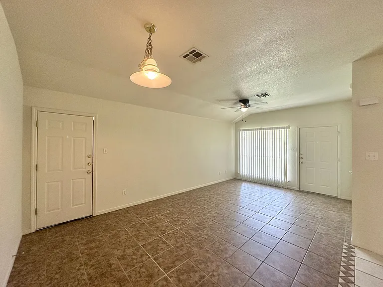 3705 Woodrow Dr — Photo 4