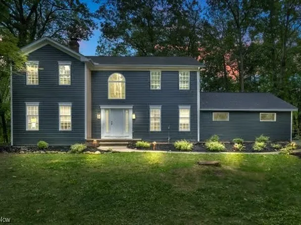 7310 Pinehill Rd, Concord Township, OH 44077