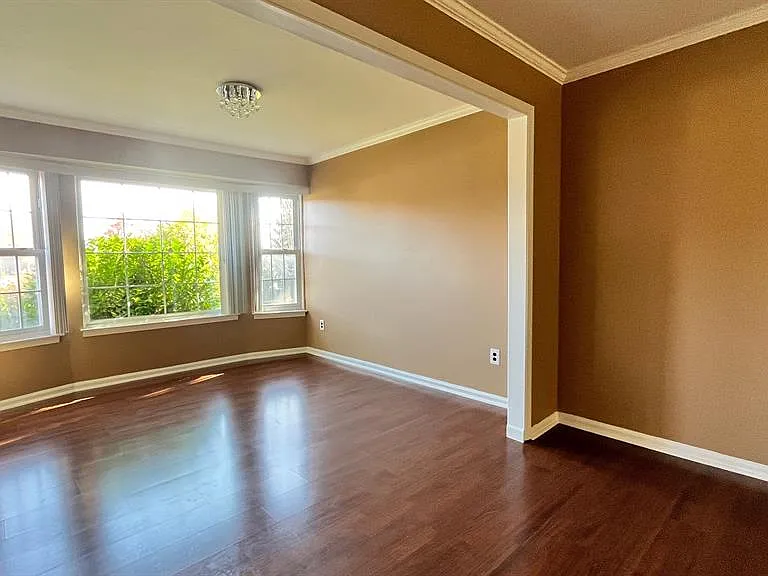 2852 Mayfair Dr — Photo 7