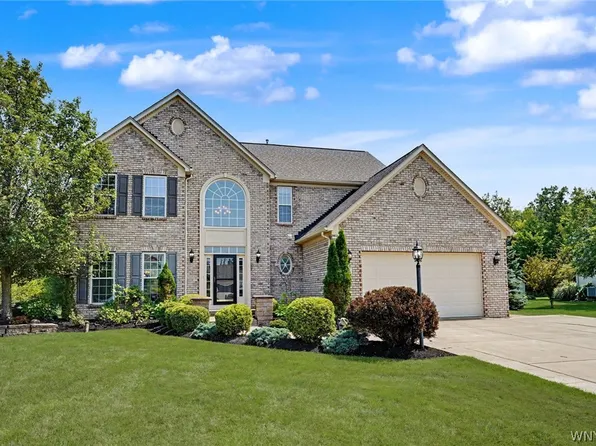 52 Graystone Ln, Orchard Park, NY 14127