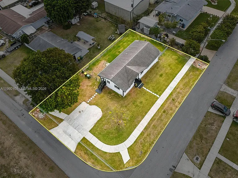 1867 NW 8th Ave — Photo 4